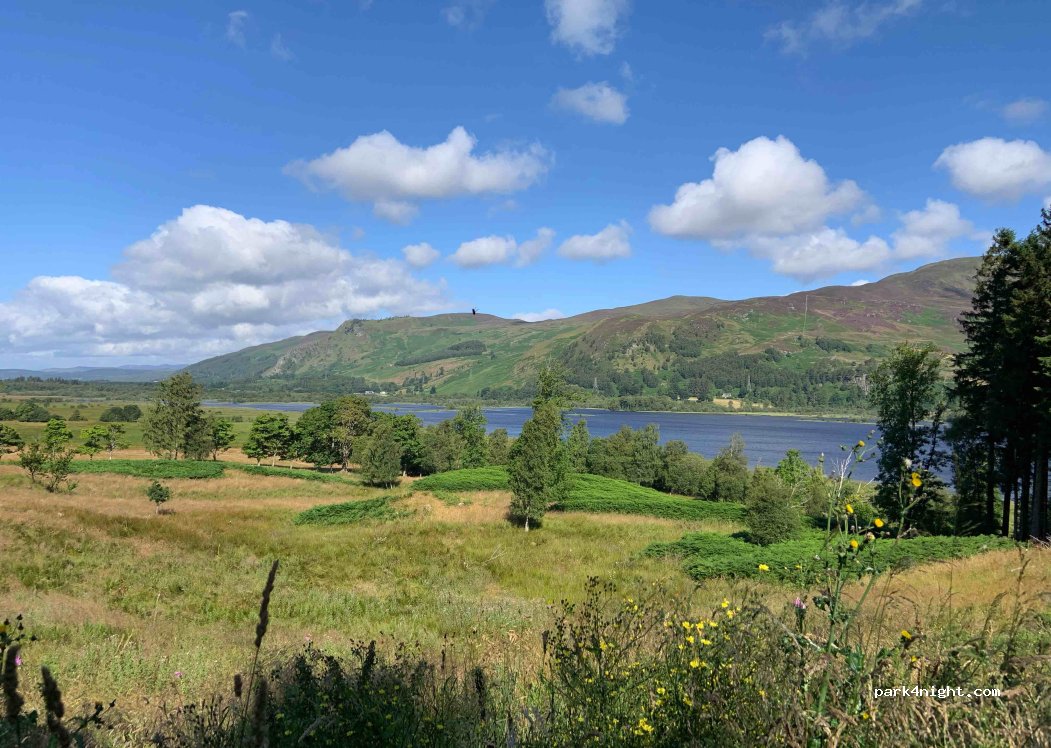 (PH16 5QE) Lassintullich - Unnamed Road — foto