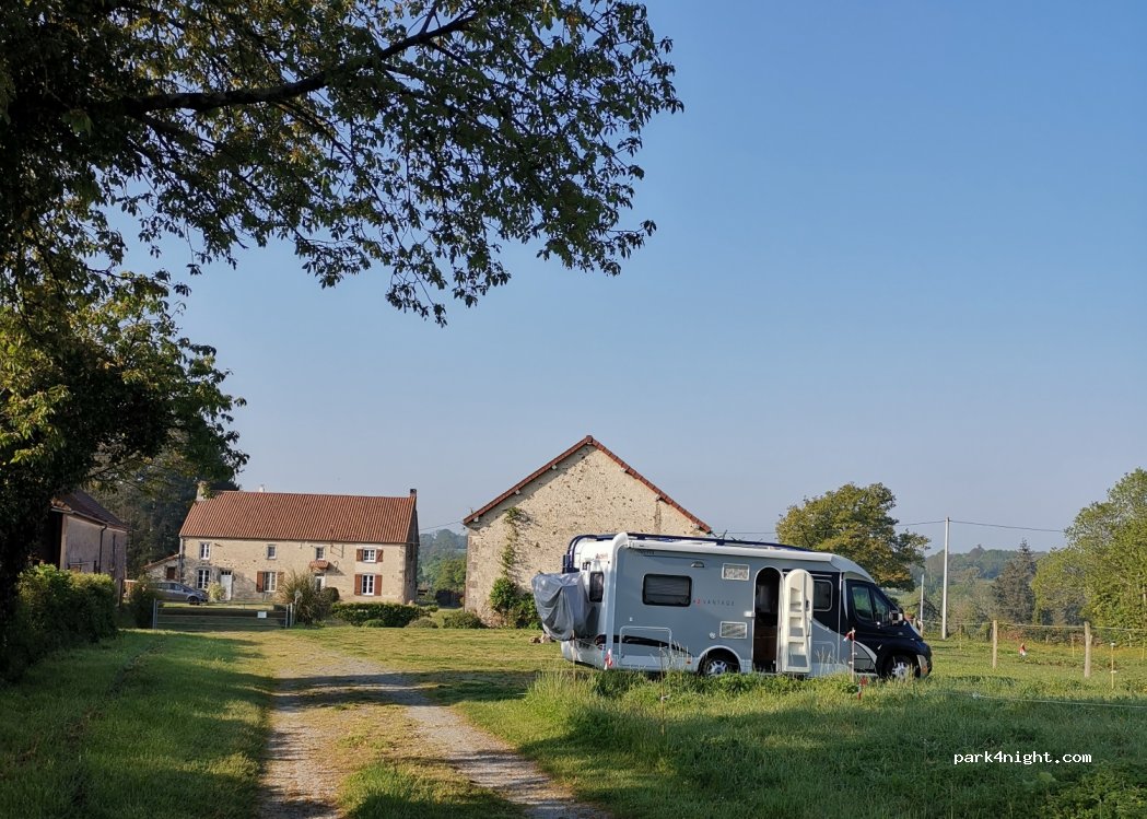 (87190) Magnac-Laval - La Grande Roche — foto 2