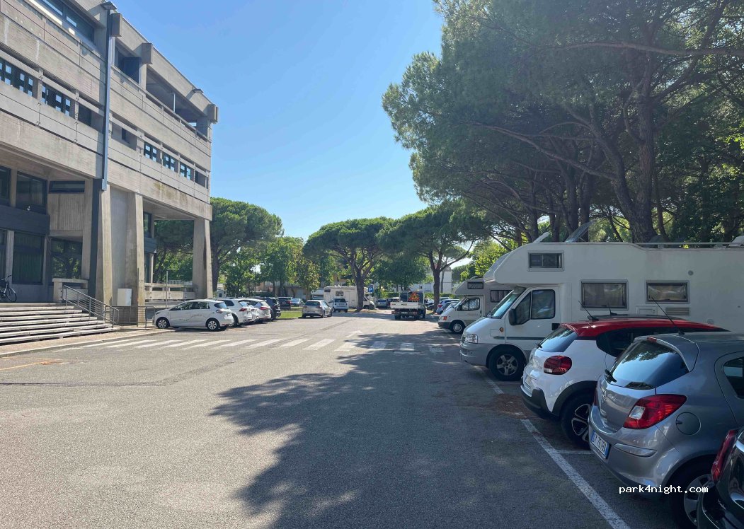 (33054) Lignano Sabbiadoro - 26 Viale Europa — foto 2