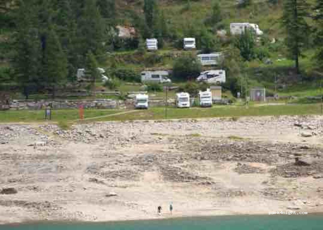Area Sosta Camper “Lungolago” — foto