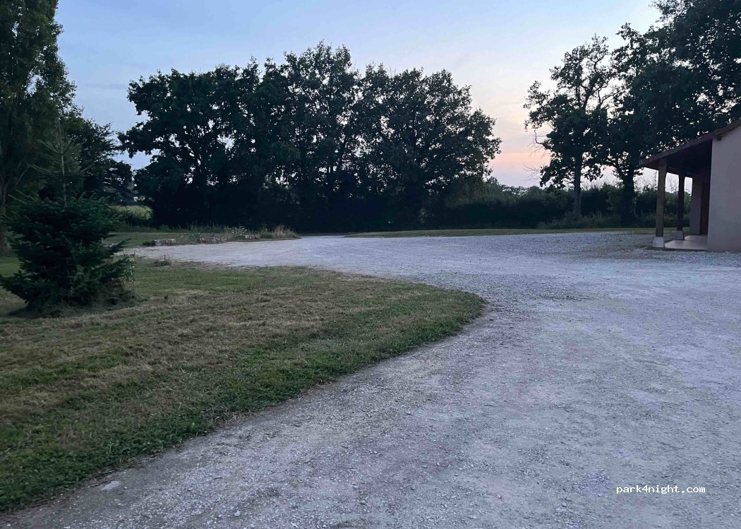 (71330) Saint-Germain-du-Bois - 4 Champ de la Croix Rouge — foto