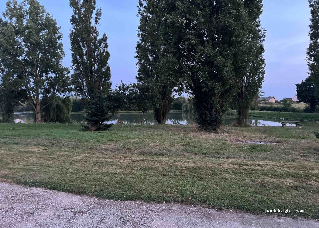 (71330) Saint-Germain-du-Bois - 4 Champ de la Croix Rouge — foto 2