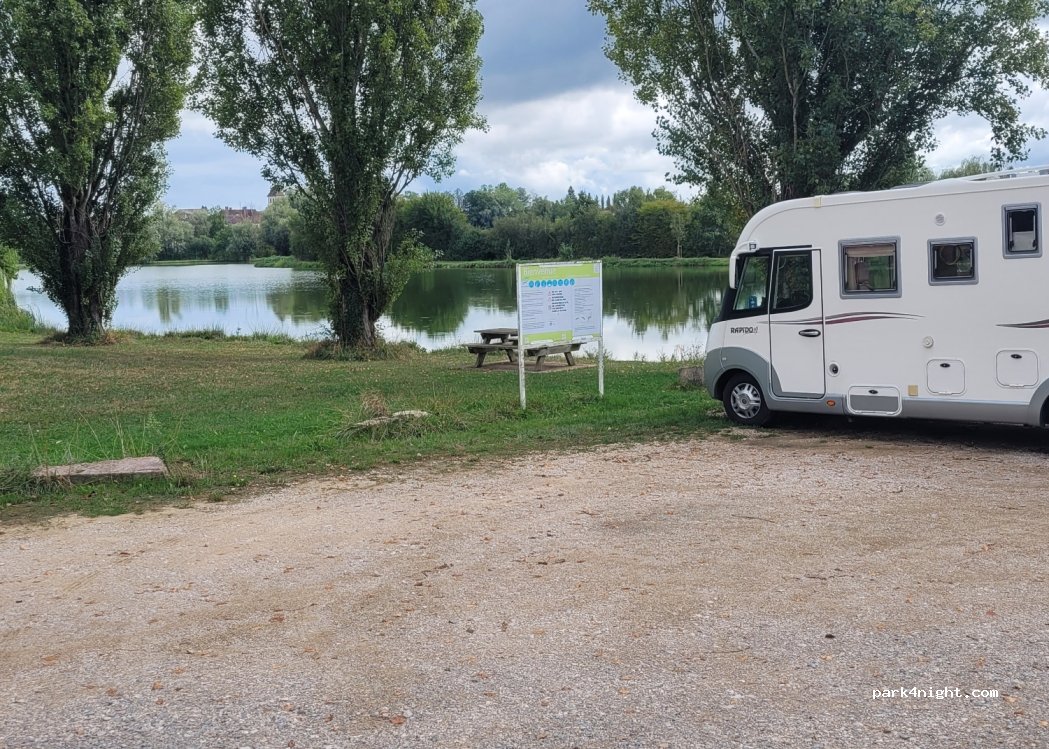 (71330) Saint-Germain-du-Bois - 4 Champ de la Croix Rouge — foto 3