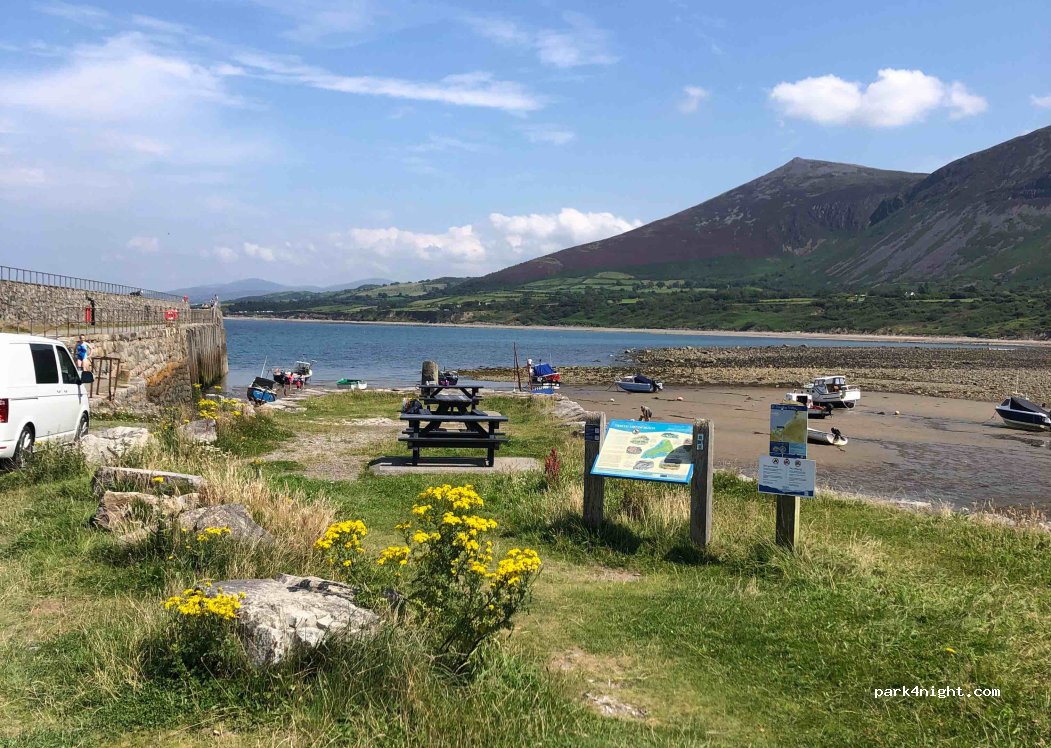 (LL54 5LB) Caernarfon - Beach Rd — foto