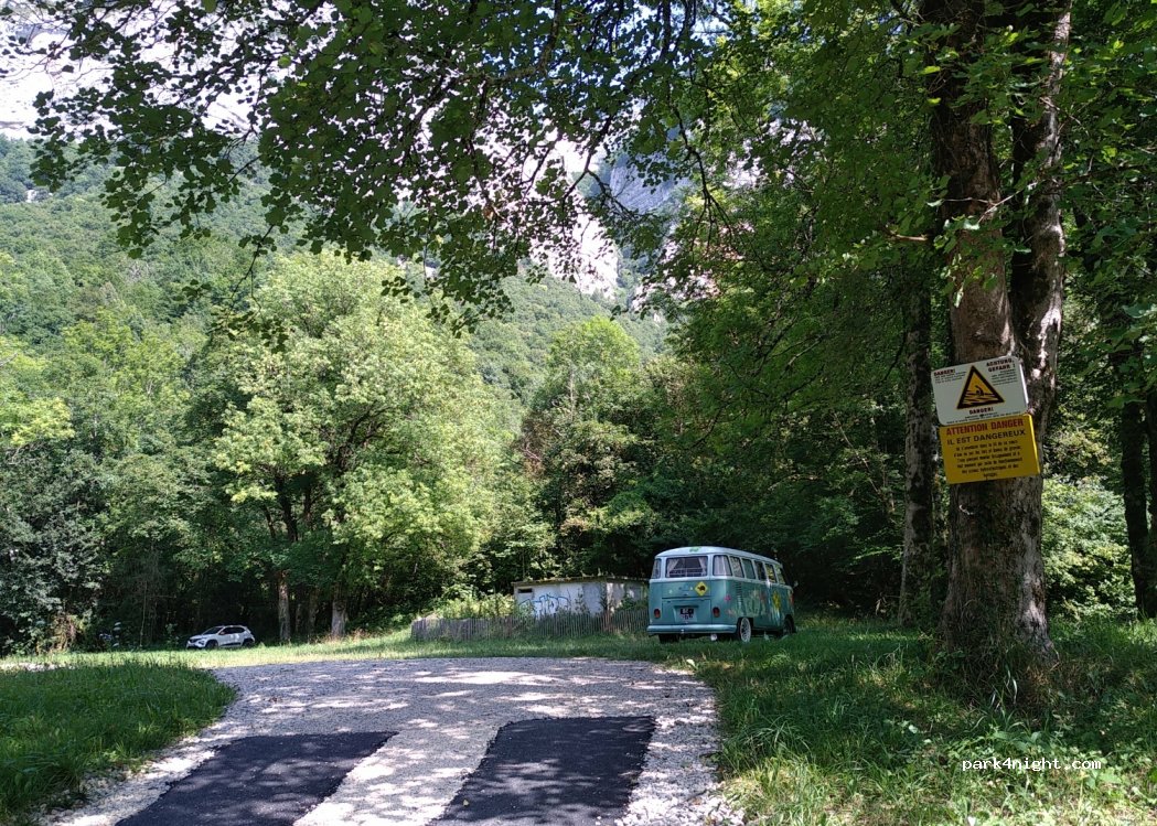 (38680) Châtelus - Unnamed road — foto 2