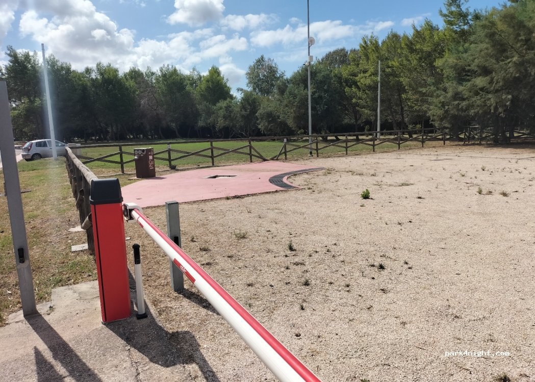Area sosta Santa Giusta — foto 2