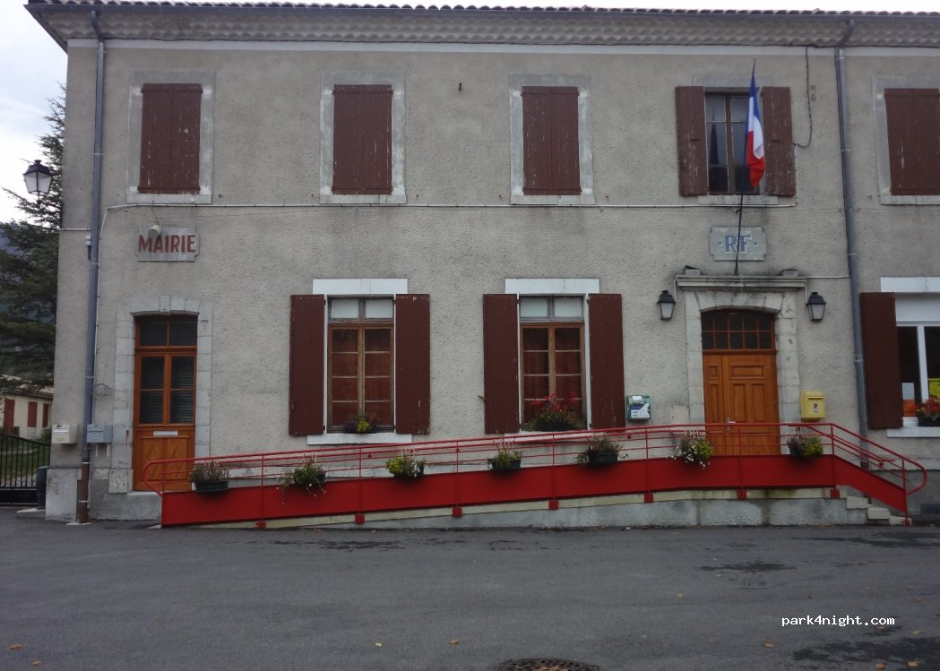 (04200) Les Omergues - 12 Place de la Mairie — foto