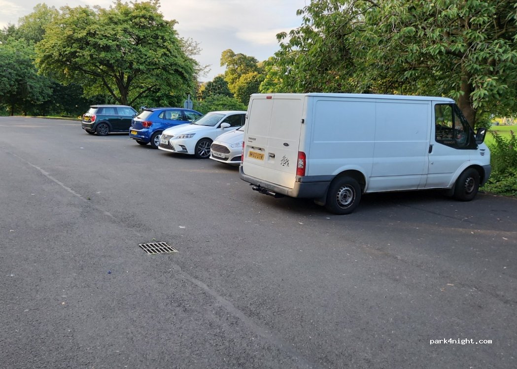 (KY12 8AN) Dunfermline - 128 Pittencrieff Street — foto