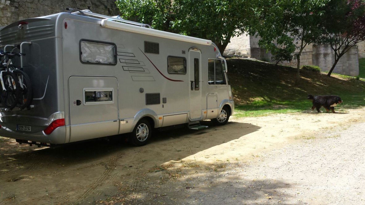 (82500) Maubec - Village — foto