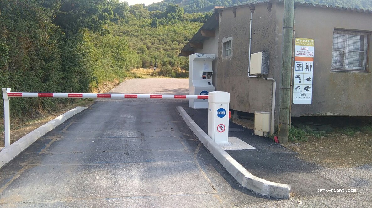 Aire de Camping Car de Sainte Eulalie de Cernon — foto