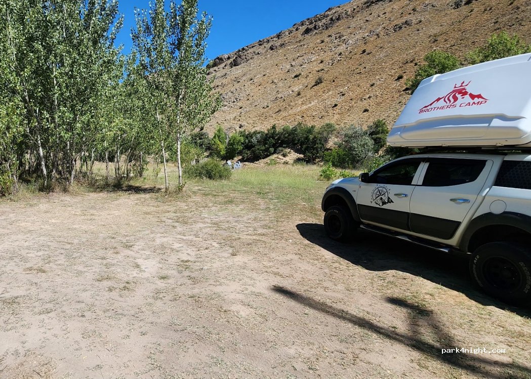 (24002) Erzincan Merkez - Girlevik Şelalesi önü — foto