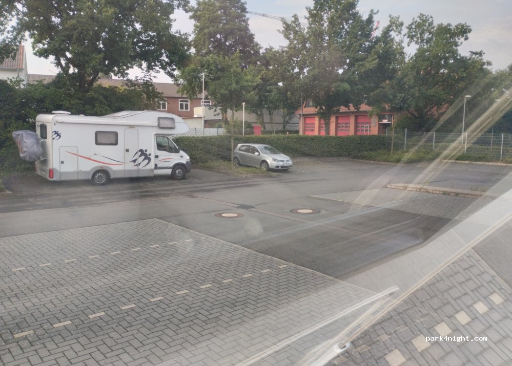 (31275) Lehrte - 1 An der Feuerwehr — foto