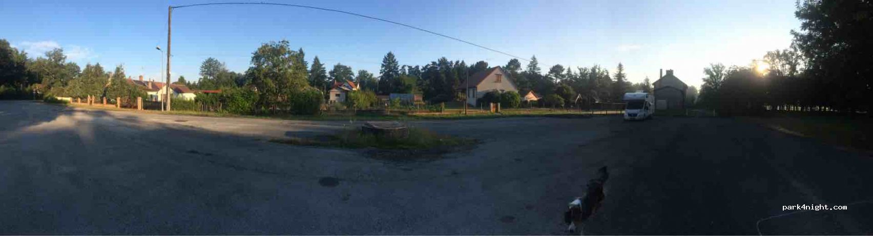 (18330) Neuvy-sur-Barangeon - 6 Le Champ de l'Église — foto 2