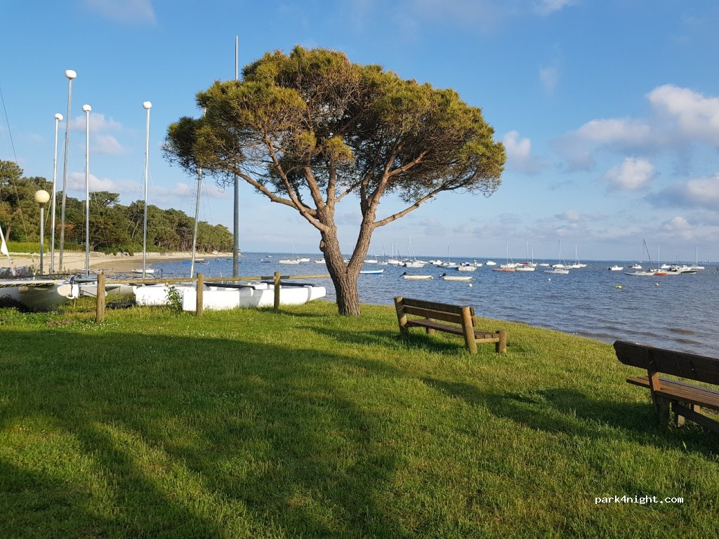 (33740) Arès - 1-3 Rue des Baigneurs — foto 2