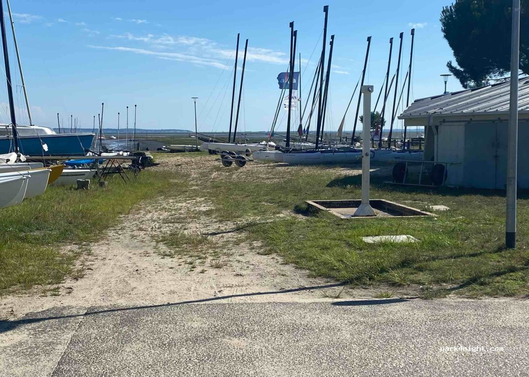 (33740) Arès - 1-3 Rue des Baigneurs — foto 3