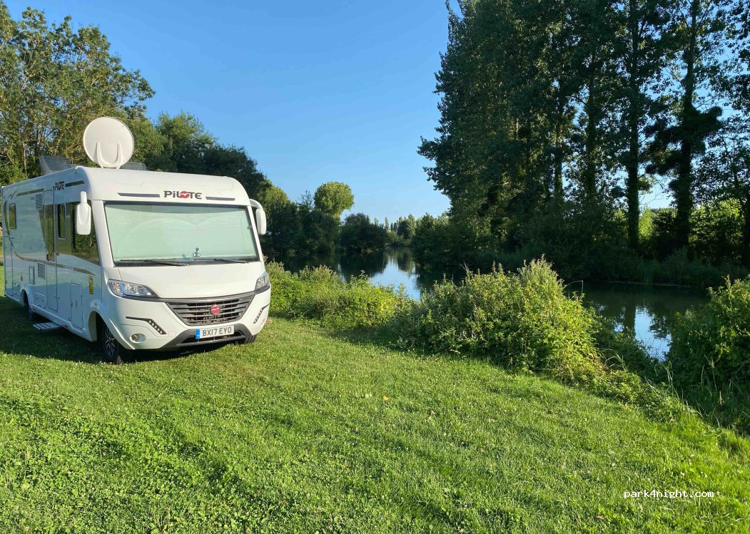 (17400) Saint-Jean-d'Angély - 56 Quai de Bernouet — foto
