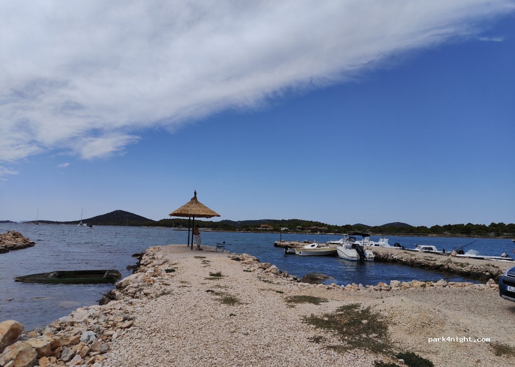 (22240) Betina - Unnamed Road — foto