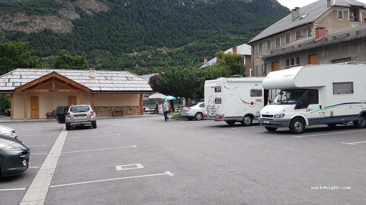 (04850) Jausiers - 1 Place d'Arnauville — foto
