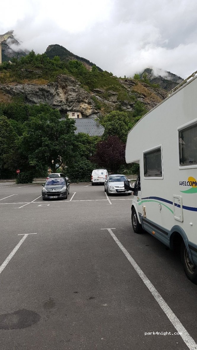 (04850) Jausiers - 1 Place d'Arnauville — foto 2