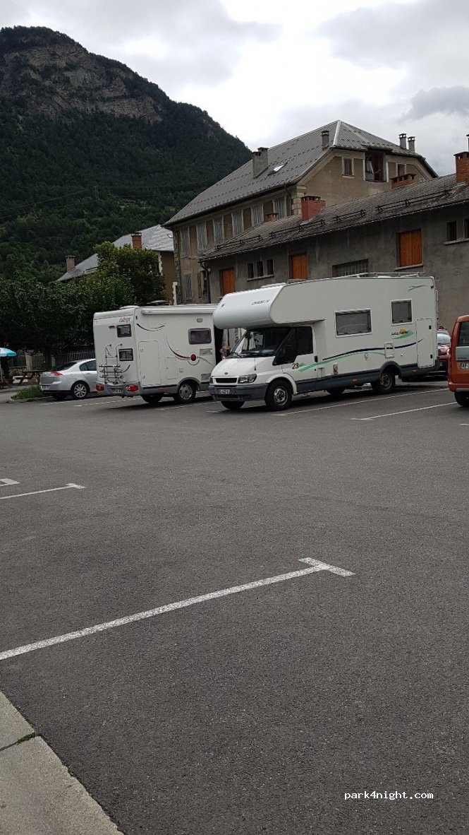 (04850) Jausiers - 1 Place d'Arnauville — foto 3
