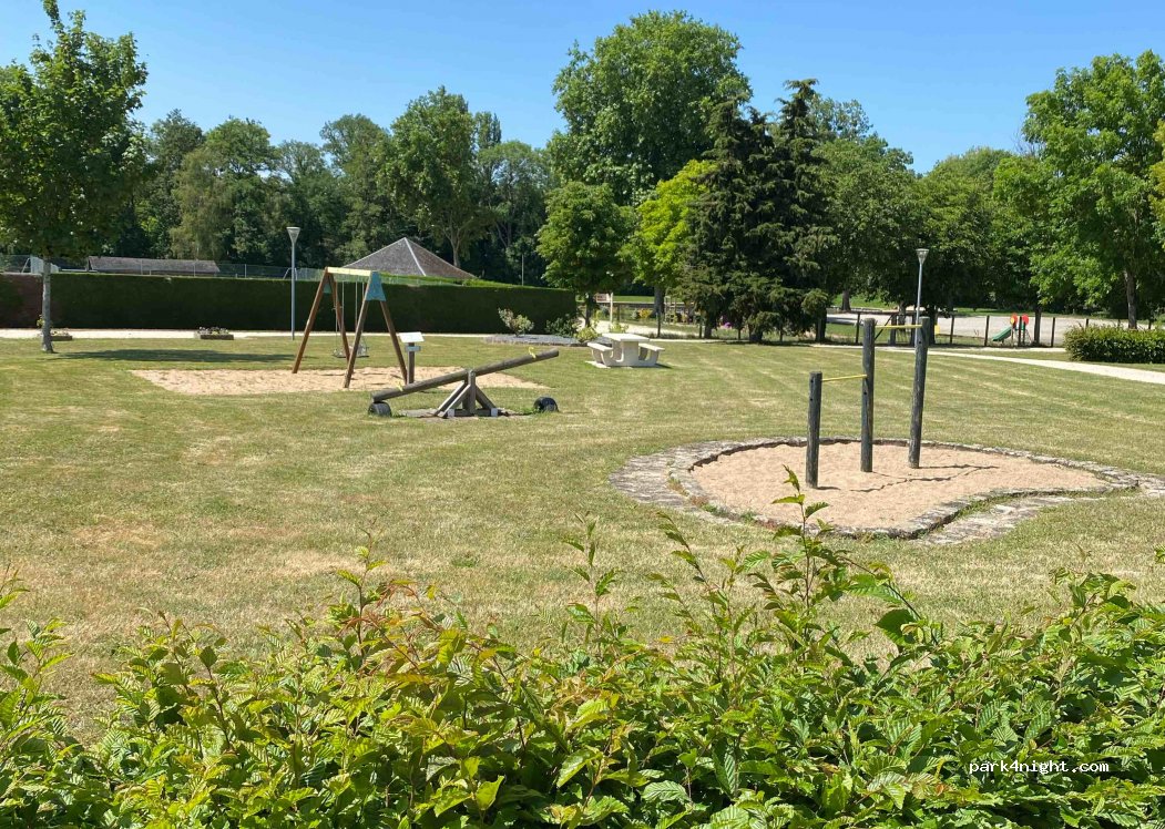 Camping municipal du Pont-de-Pierre, Arrou — foto 4
