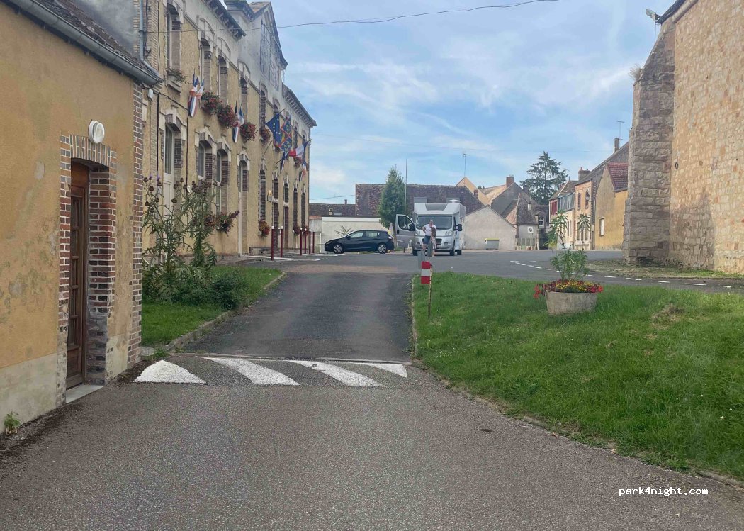 (89150) Domats - 12 Place de l'Église — foto 2