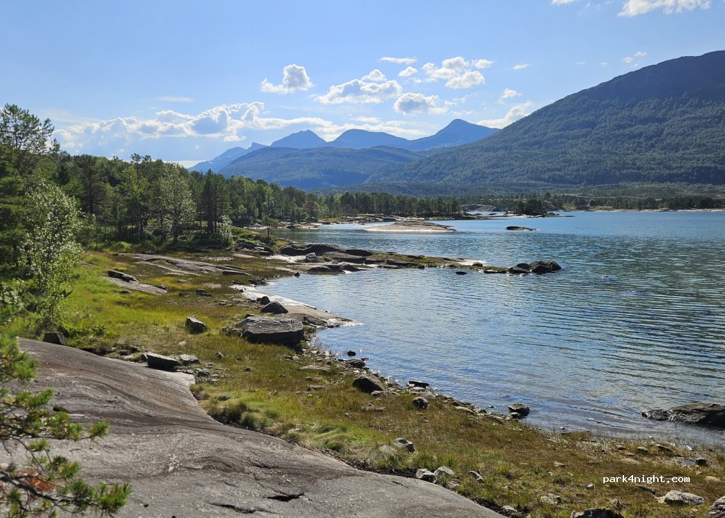 (8260) Tømmerneset - Unnamed Road — foto