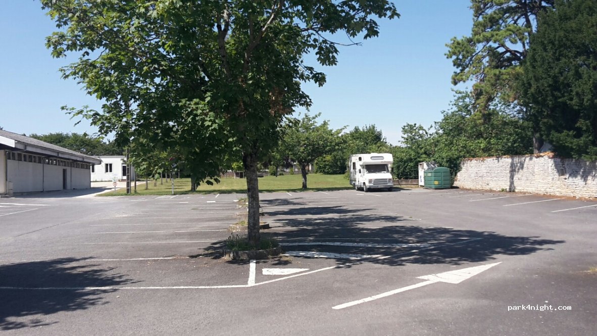(16240) Villefagnan - 18 Rue du Champ de Foire — foto