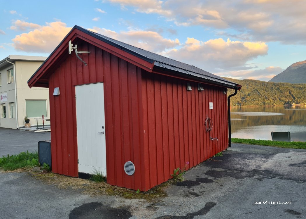 (9470) Gratangen - 86 Nordsiveien — foto