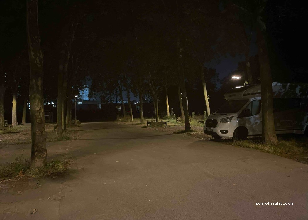 (92700) Colombes - 3 Parc Departemental Pierre Lagravere — foto 2
