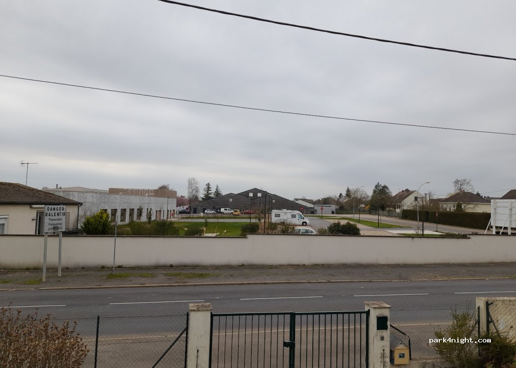 (45390) Puiseaux - Rue Nieder Roden — foto