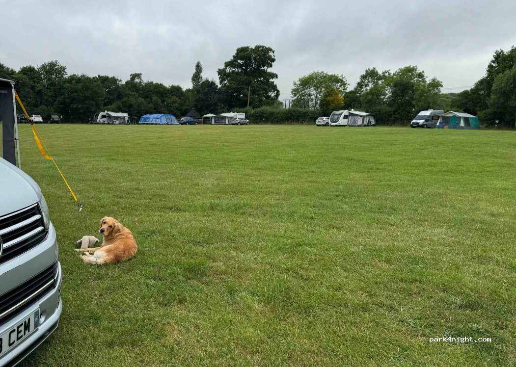 Church Farm caravanning and camping — foto