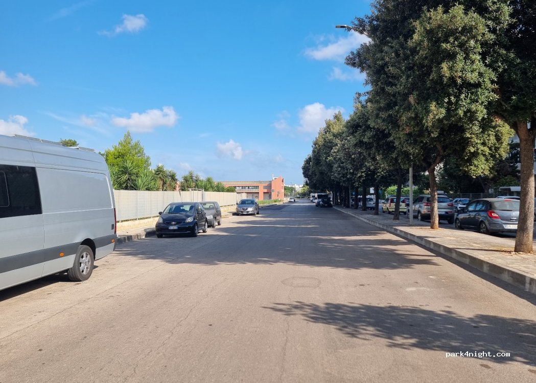 (72100) Brindisi - 39 Viale Europa — foto