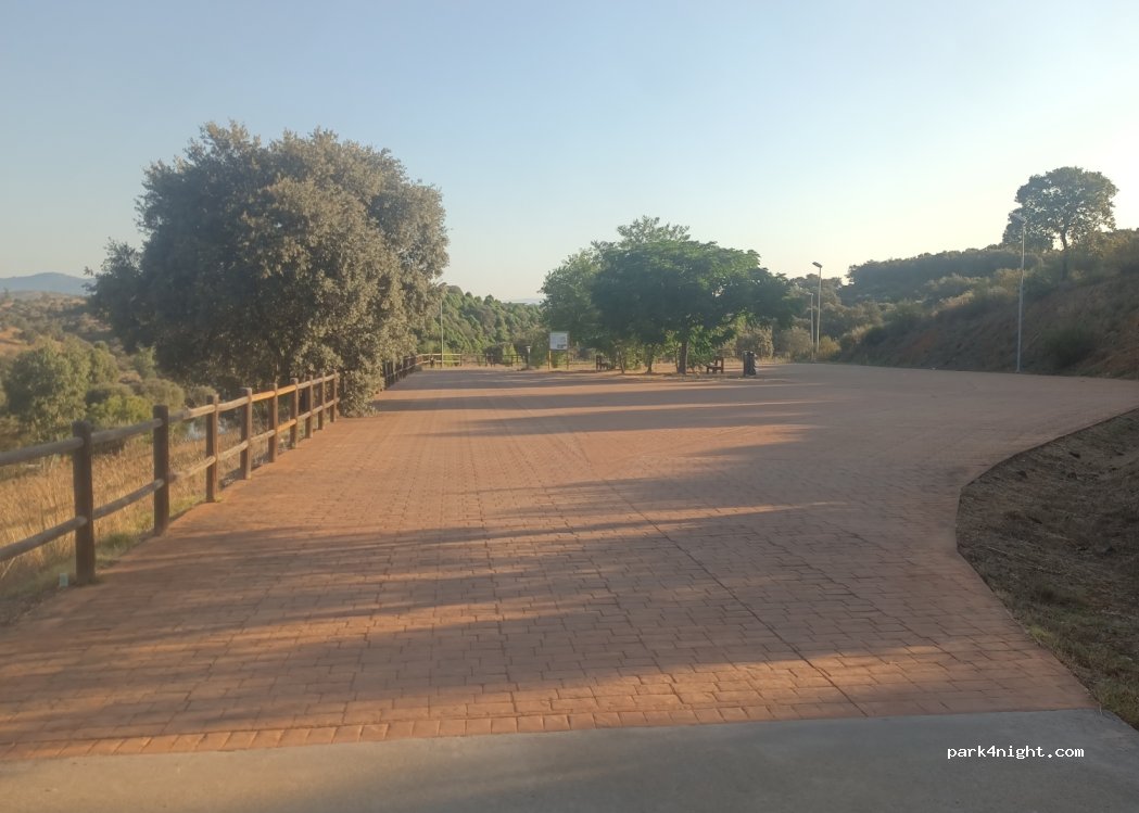(10880) Zarza la Mayor - Unnamed Road — foto