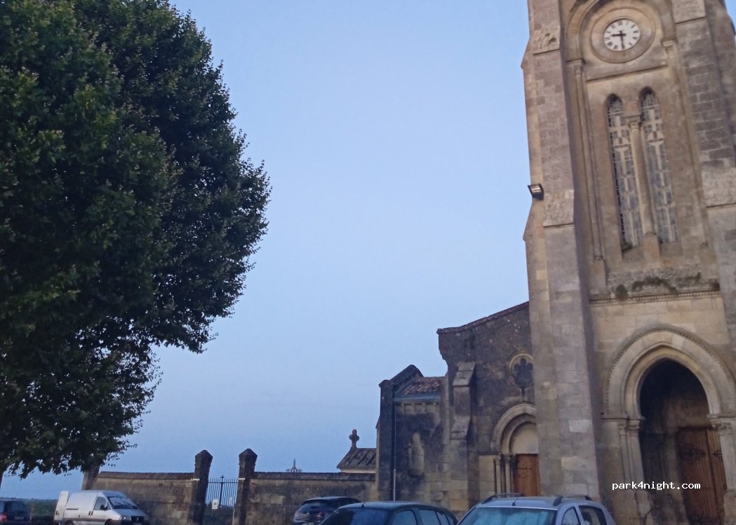 (33450) Saint-Loubès - Pl. de l'Église — foto