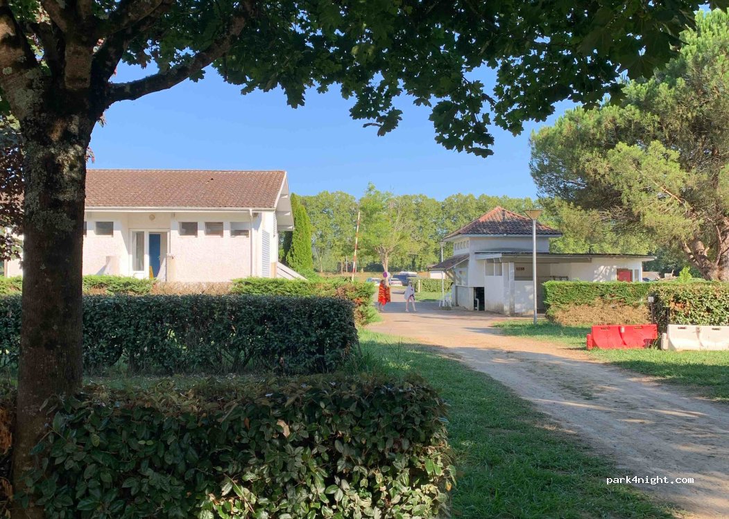 Camping Municipal De La Saucille — foto