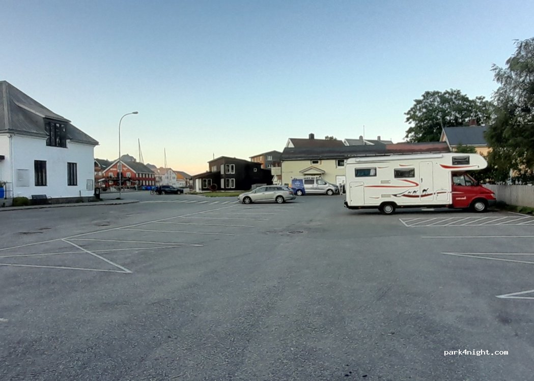 (8310) Kabelvåg - 4 Parkgata — foto