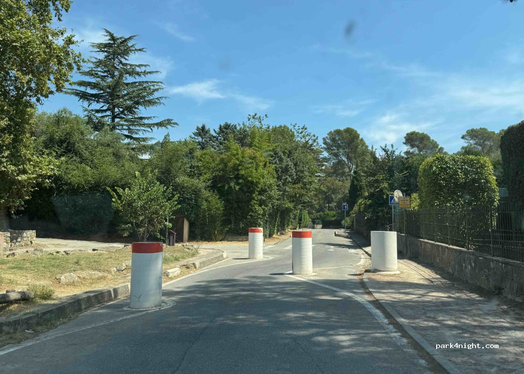 (06250) Mougins - Promenade de l'Étang — foto 4