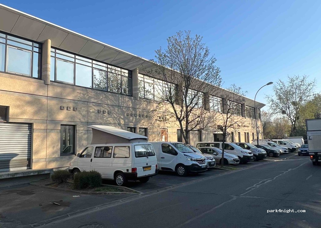 (92230) Gennevilliers - 1 Place du Village — foto