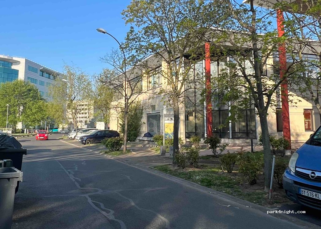 (92230) Gennevilliers - 1 Place du Village — foto 2