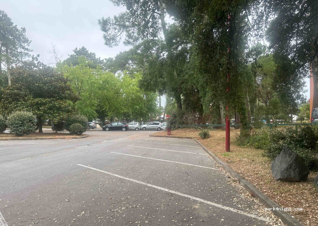 (40220) Tarnos - Avenue Julian Grimau — foto