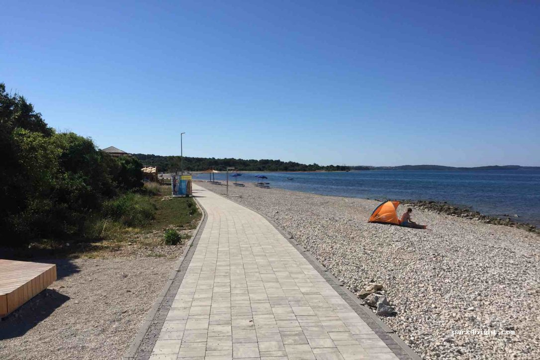 (52215) Peroj - Unnamed Road — foto 2