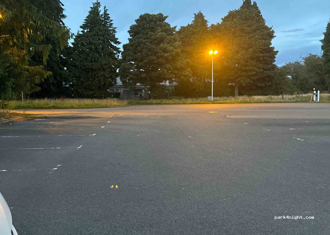 (IV3 5SR) Inverness - Unnamed Road — foto 2