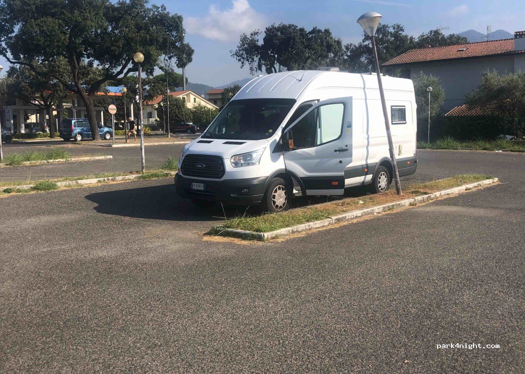 (54100) Massa - 277 Viale Roma — foto