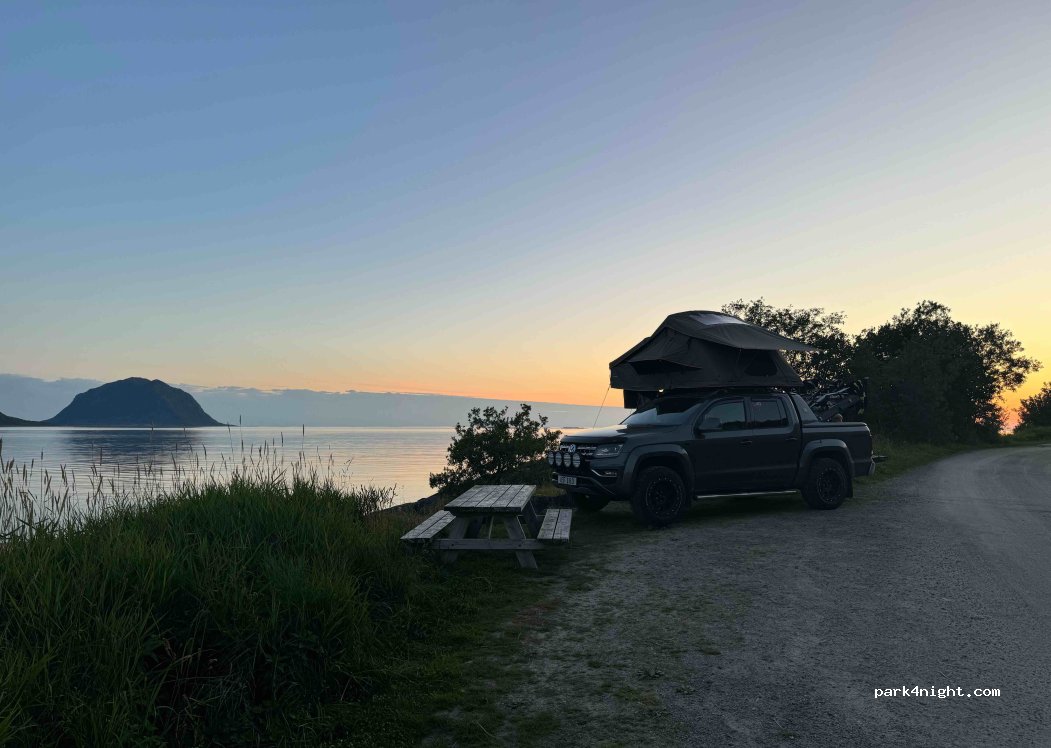 (8145) Finnes - Unnamed Road — foto