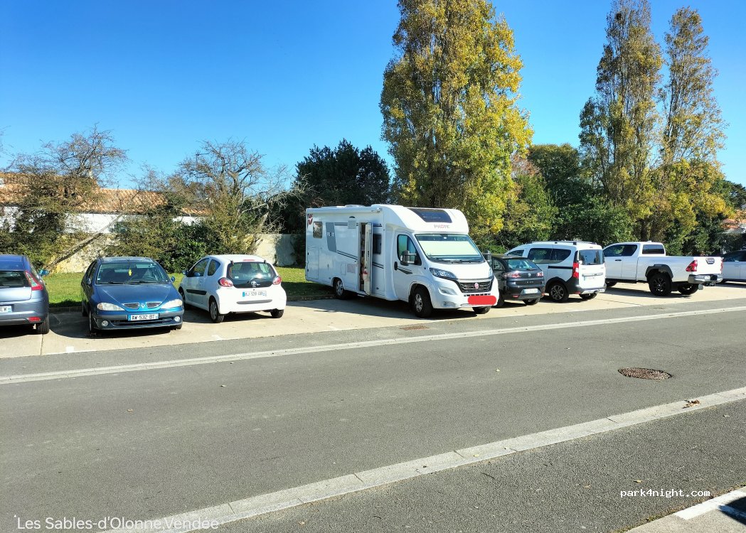 (85100) Les Sables-d'Olonne - 12 Rue Barillon — foto 2