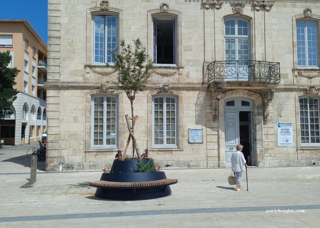 (33260) La Teste-de-Buch - 12 Place Jean Hameau — foto