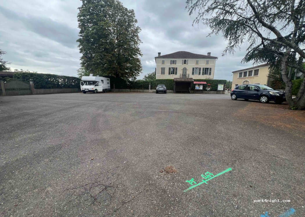 (40330) Brassempouy - 16 Place de la République — foto 3