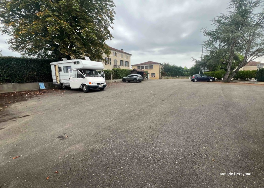 (40330) Brassempouy - 16 Place de la République — foto 4