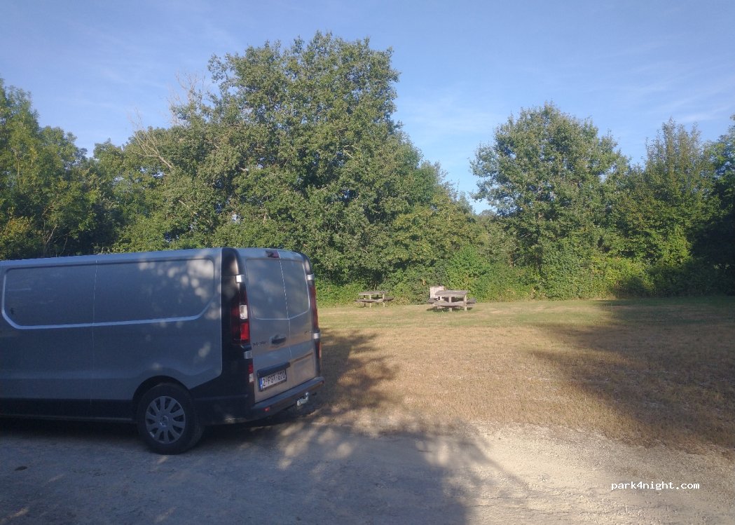 (79340) Les Châteliers - Unnamed Road — foto